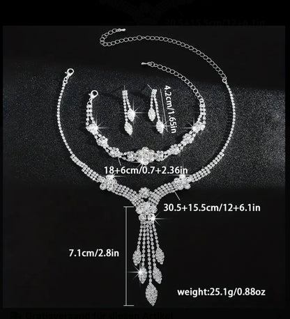 Elegantes Set aus Halskette, Armband und Ohrringen mit Quastenblättern