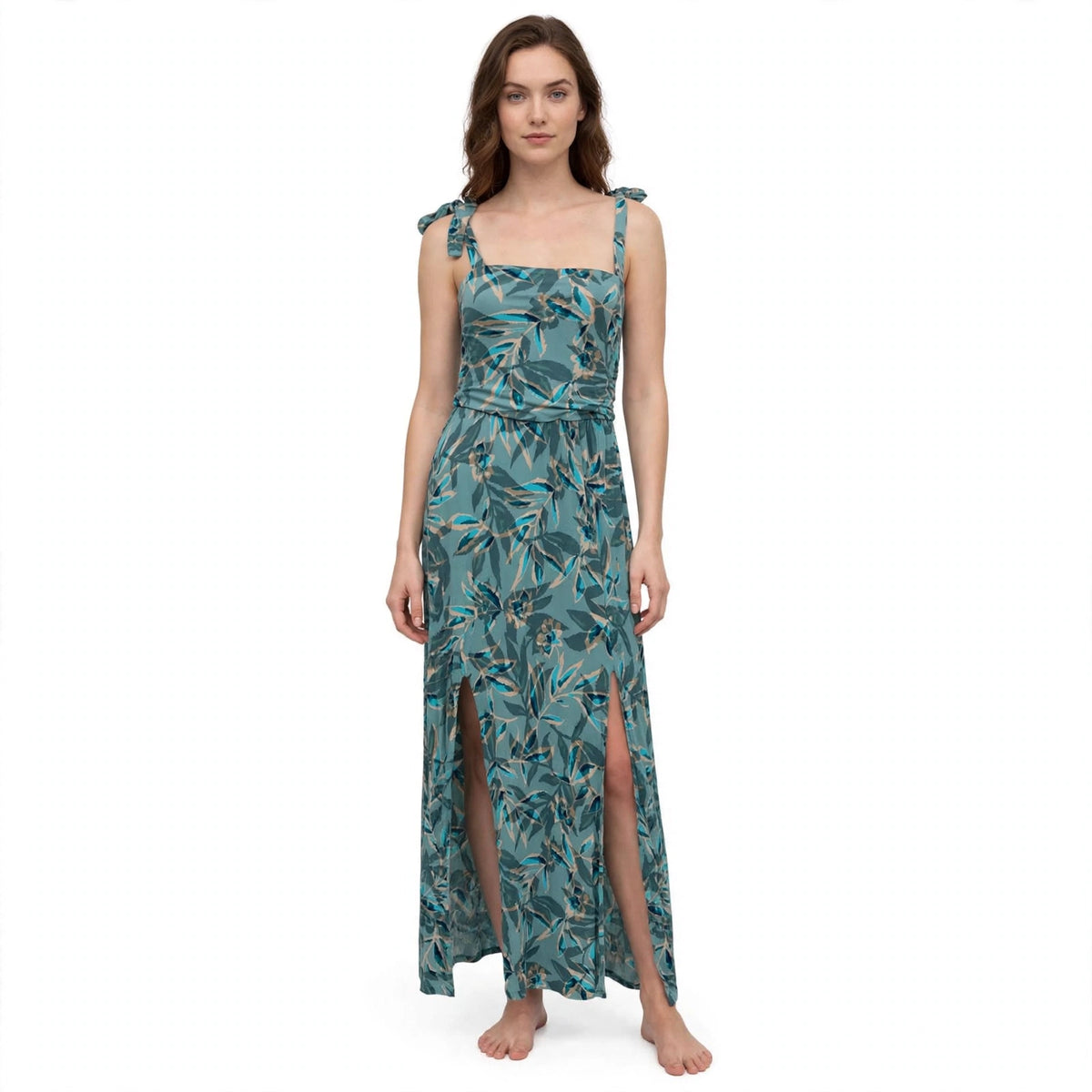 Langes Sommerkleid mit Blättermuster, Bindeträgern und seitlichen Schlitzen